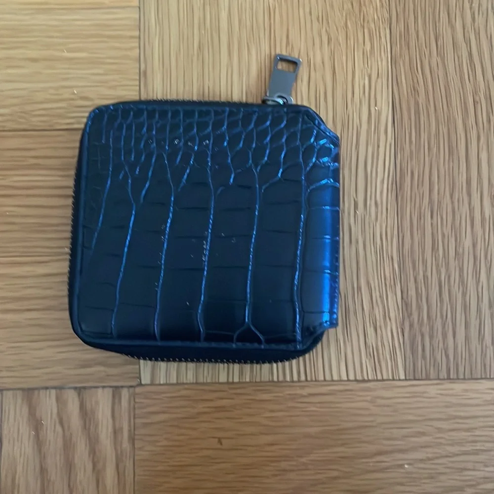 CLAUDIA CANOGA LEATHER MEN WALLET